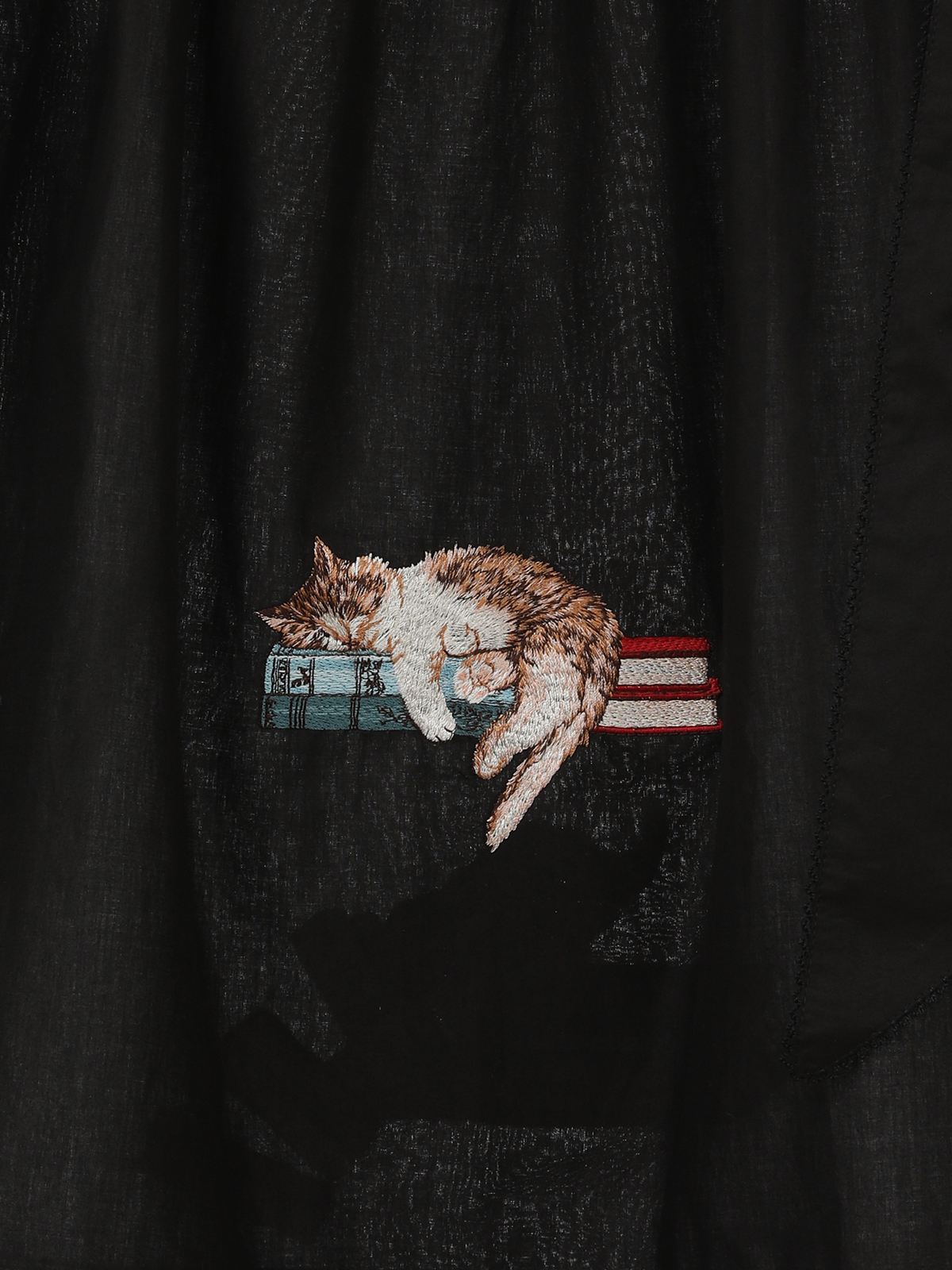 書斎の猫たち刺繍入りローンタブリエ｜ピンクハウスオフィシャル