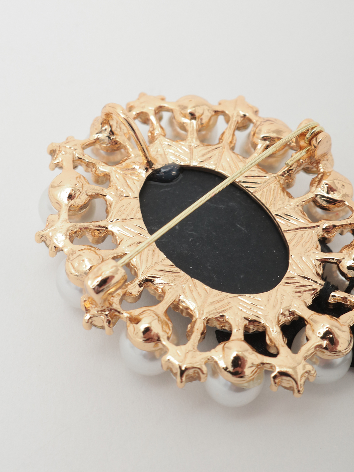 CCロゴ カラーストーンブローチ INGEBORG×guriguri カラーストーンブローチ｜ピンクハウスオフィシャル