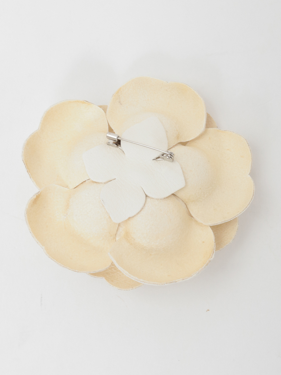 カラーレザーカメリアコサージュ 詳細画像 クロ 2