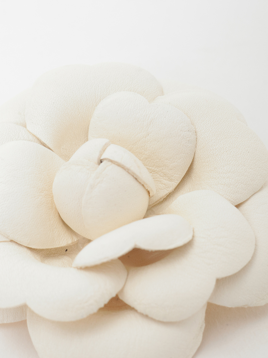 カラーレザーカメリアコサージュ 詳細画像 クロ 3