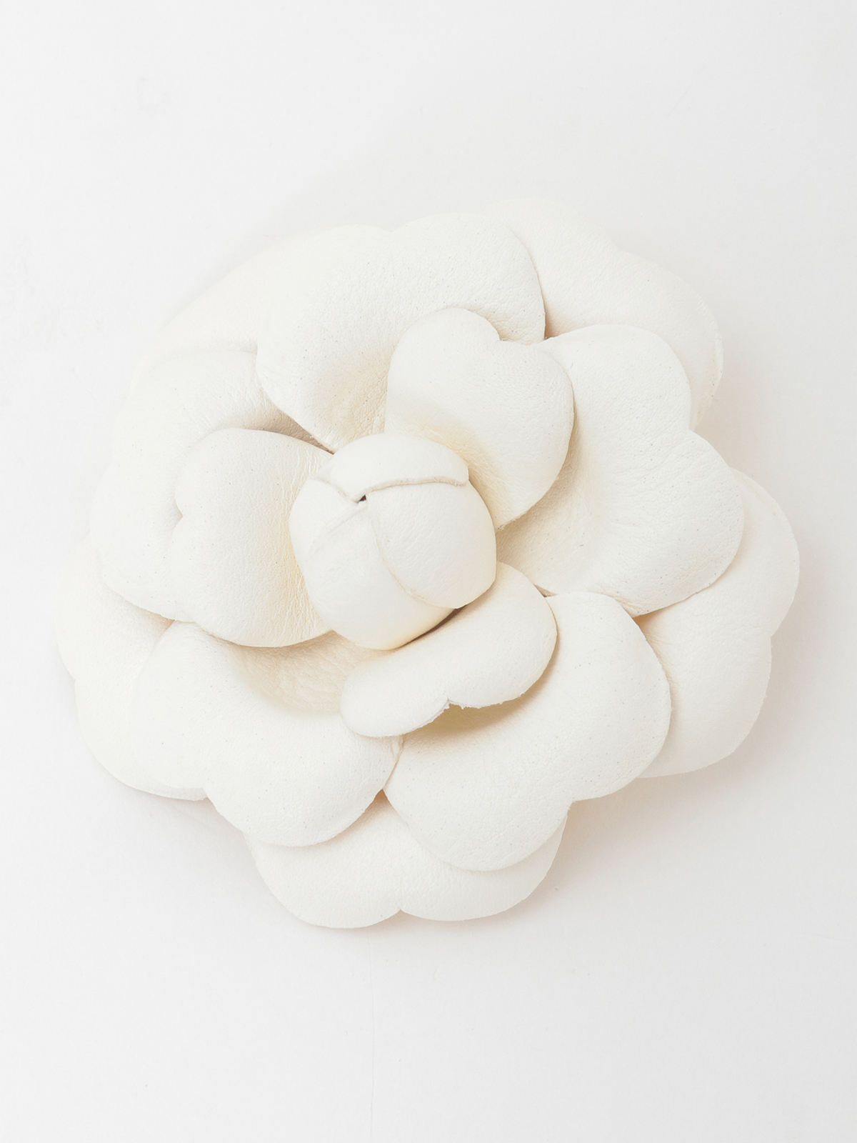 カラーレザーカメリアコサージュ｜ピンクハウスオフィシャル