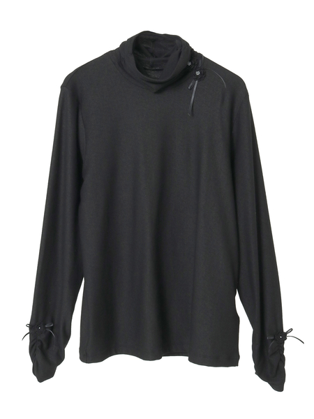 フラワーモチーフ付きタートルネックカットソー