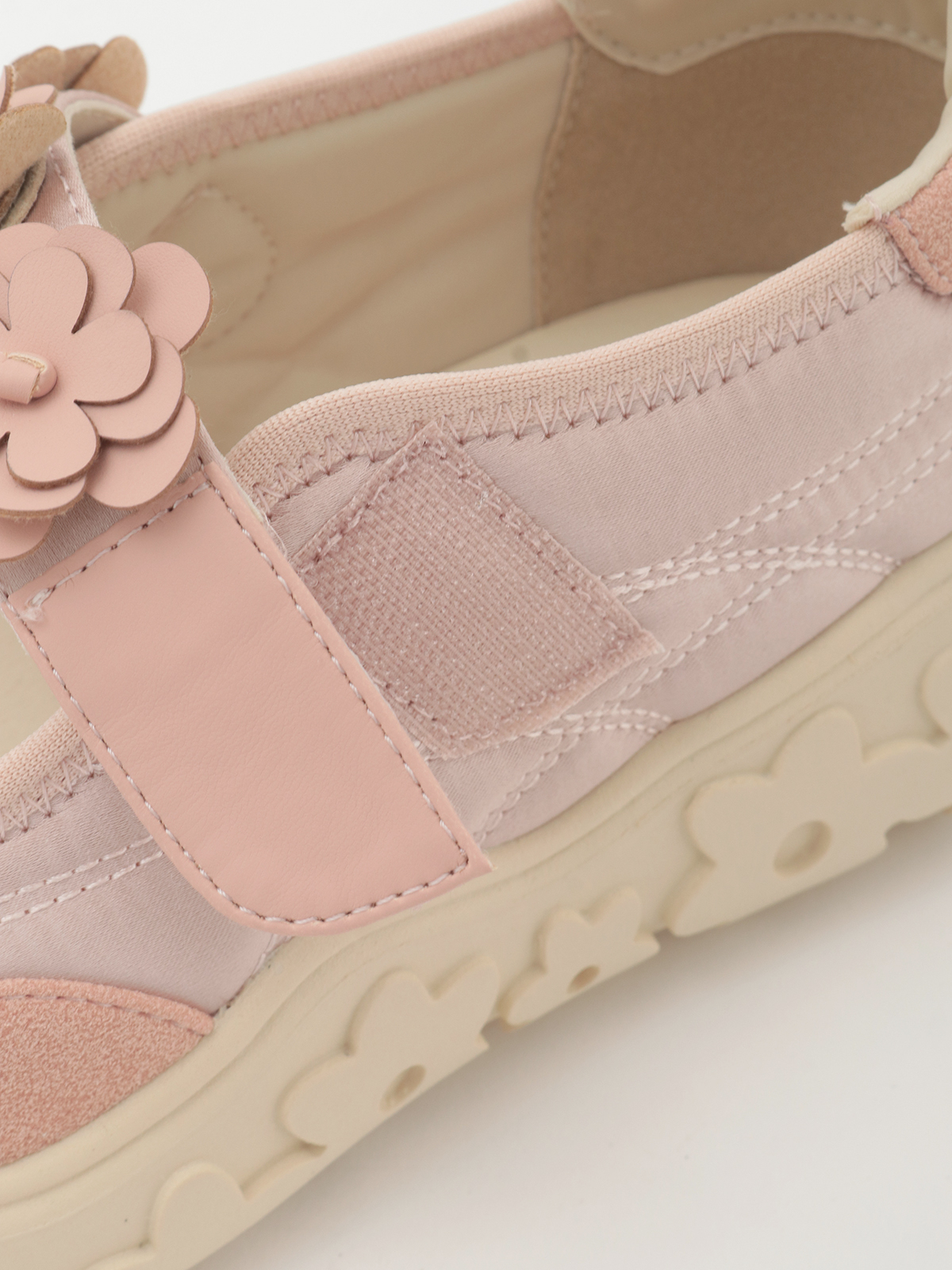 フラワーパーツ付きベルクロスニーカー｜ピンクハウスオフィシャル
