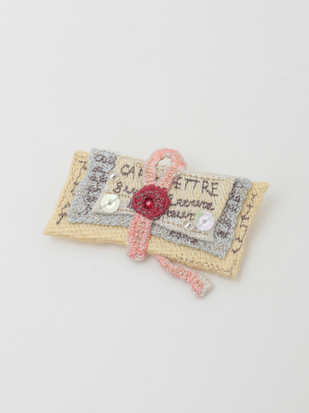 レター刺繍ブローチ