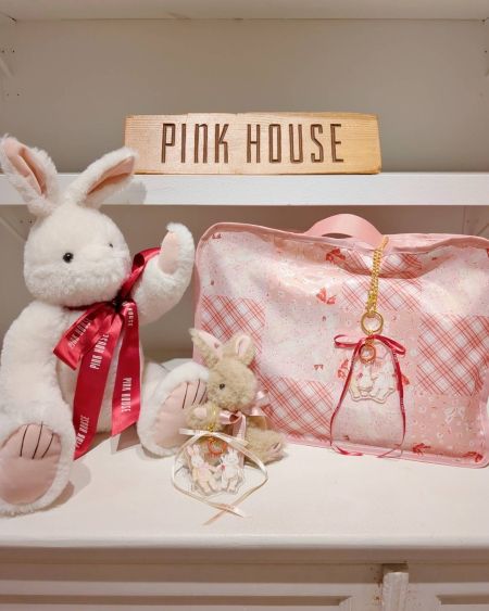 ピンクハウス絵本 ブルゾン 薔薇柄 伊勢丹コラボ スイーツスプリングバニー柄🐇🧁💕 #pinkhouse #ピンクハウス